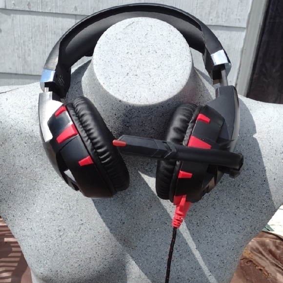 Run MusGaming Headset with Microphone - Black and Red NWOT - Picture 1 of 3